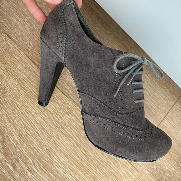 Heels with Lace - Picture 2 of 7